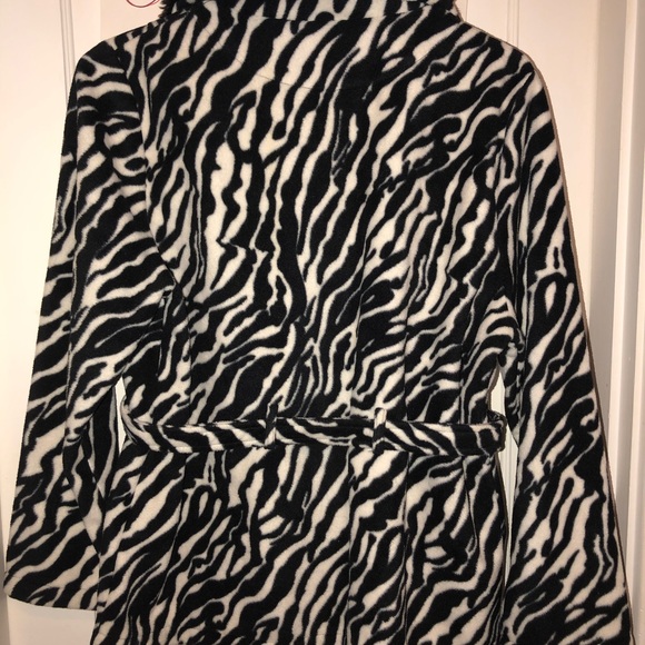 Effeci womans 2X zebra print fleece jacket. - Picture 7 of 10